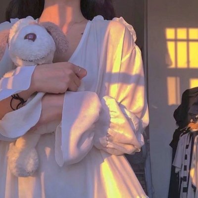三个摩登女性